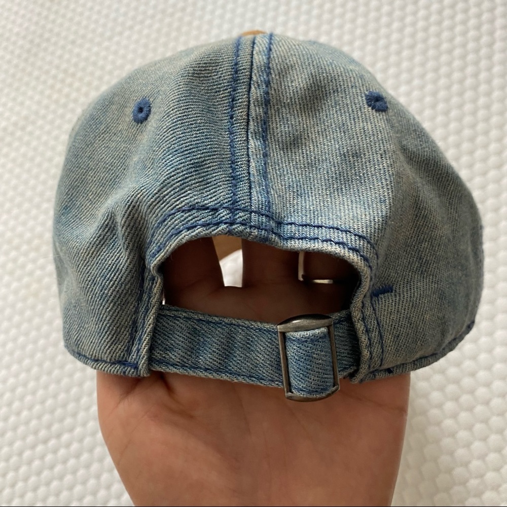Friends hat - Picture 2 of 5